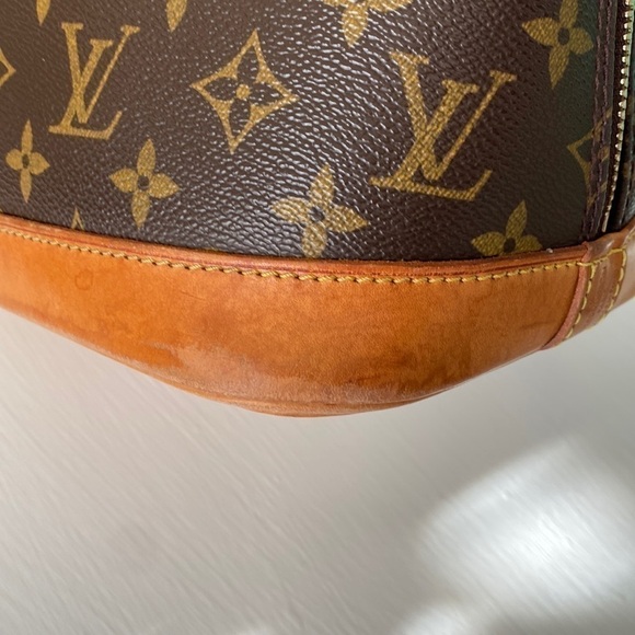 Louis Vuitton Alma Monogram with Gold Chain - Picture 12 of 16
